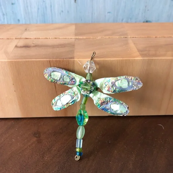 Iridescent dragonfly pendant, artisan-made, in beautiful shades of green - Picture 7 of 8